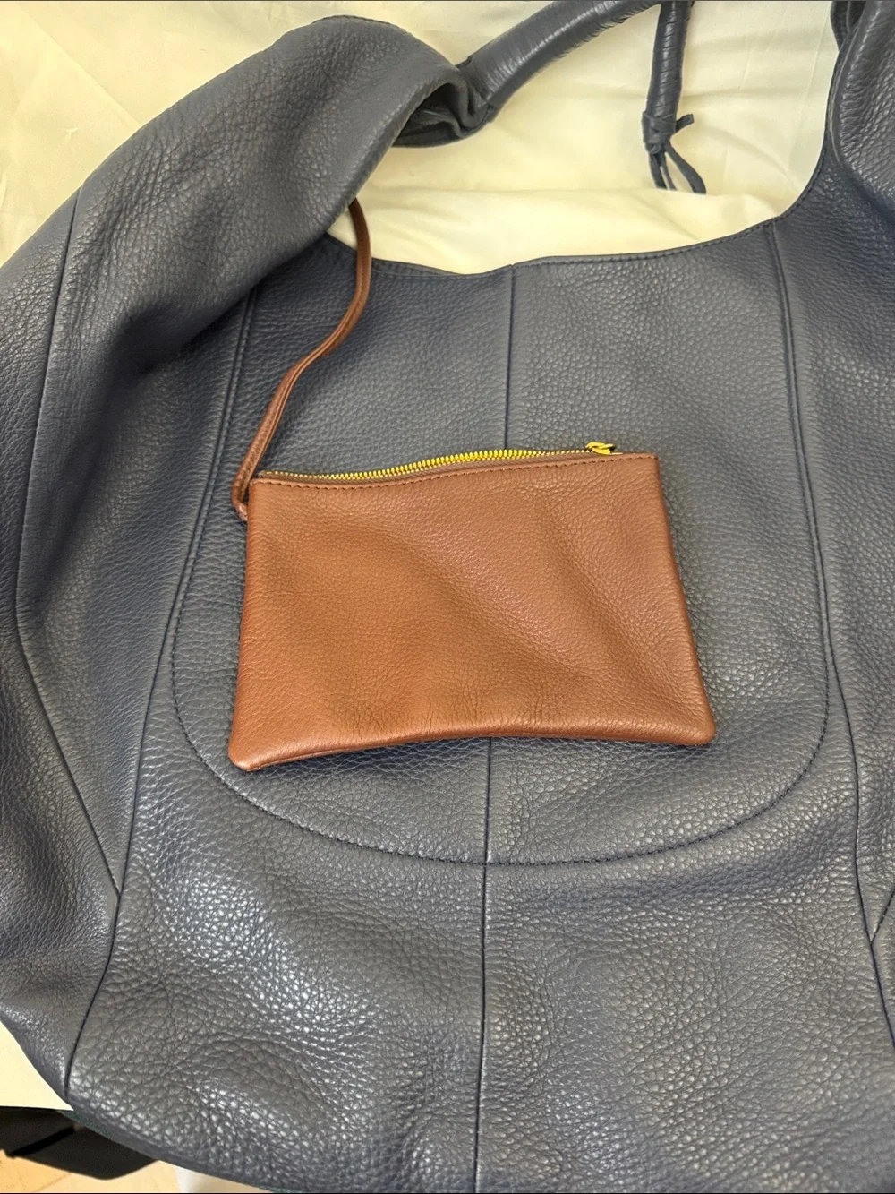 HOBO Brand Leather Purse: Medium Eclipse
